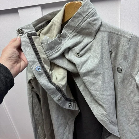 Lululemon grey savasana wrap size 8 - Picture 3 of 6